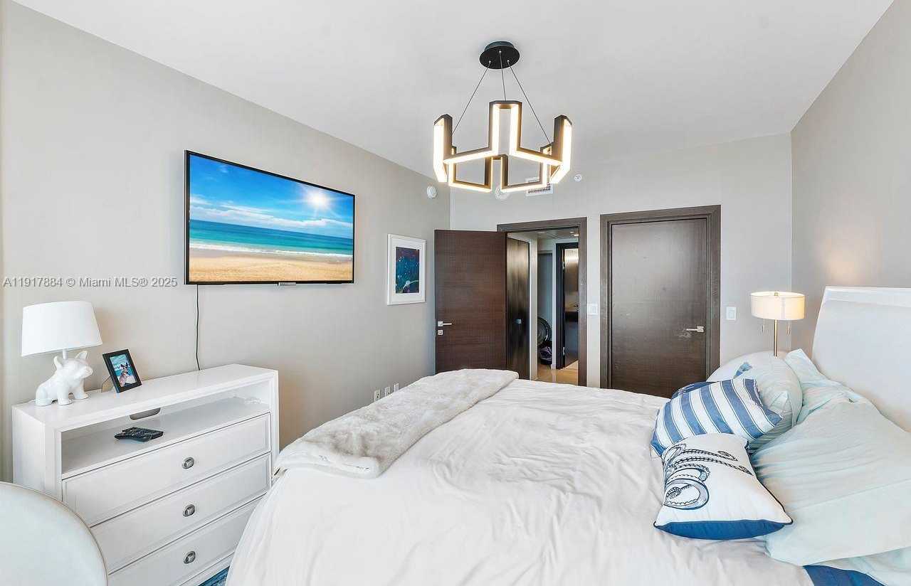 Small Image of 5025 COLLINS AVE #1907, Miami Beach Number 23