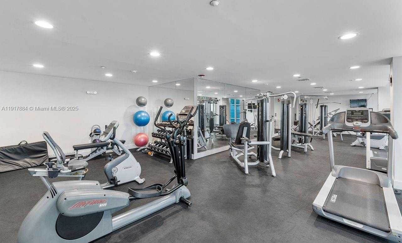 Small Image of 5025 COLLINS AVE #1907, Miami Beach Number 32