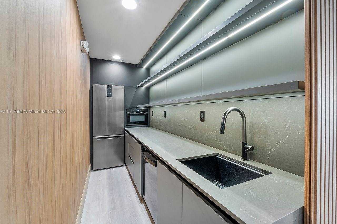 Small Image of 5025 COLLINS AVE #1907, Miami Beach Number 34