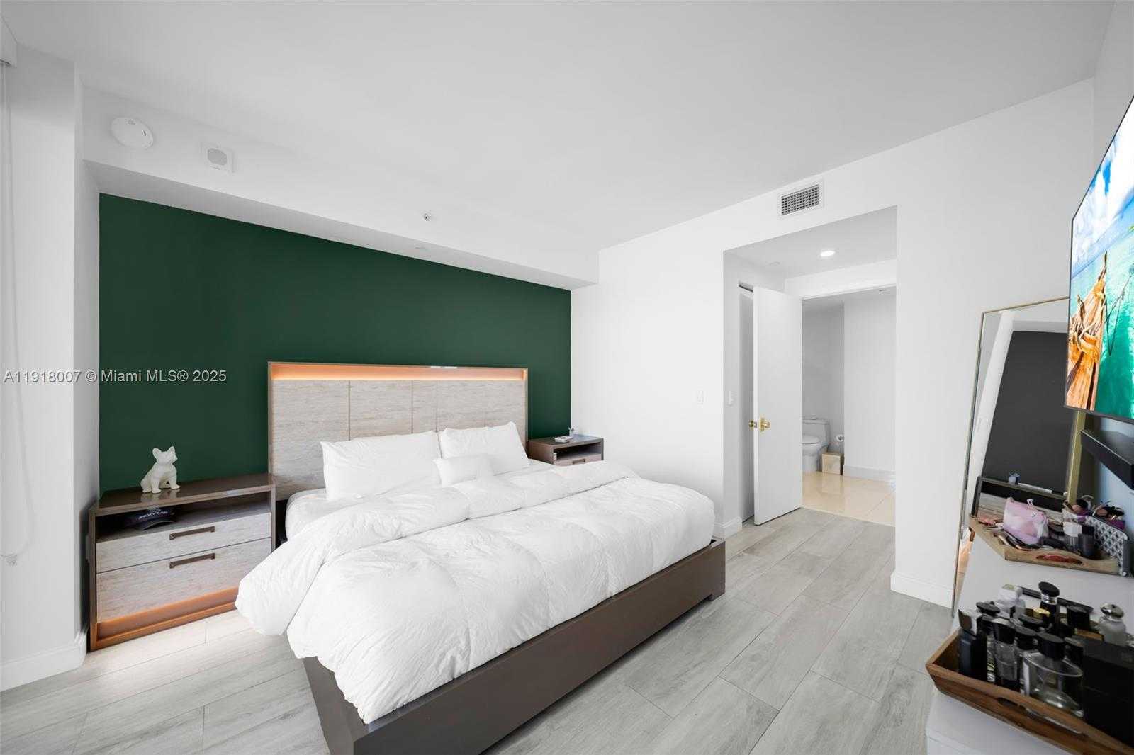 Small Image of 45 SOUTH WEST 9TH ST #3909, Miami Number 11