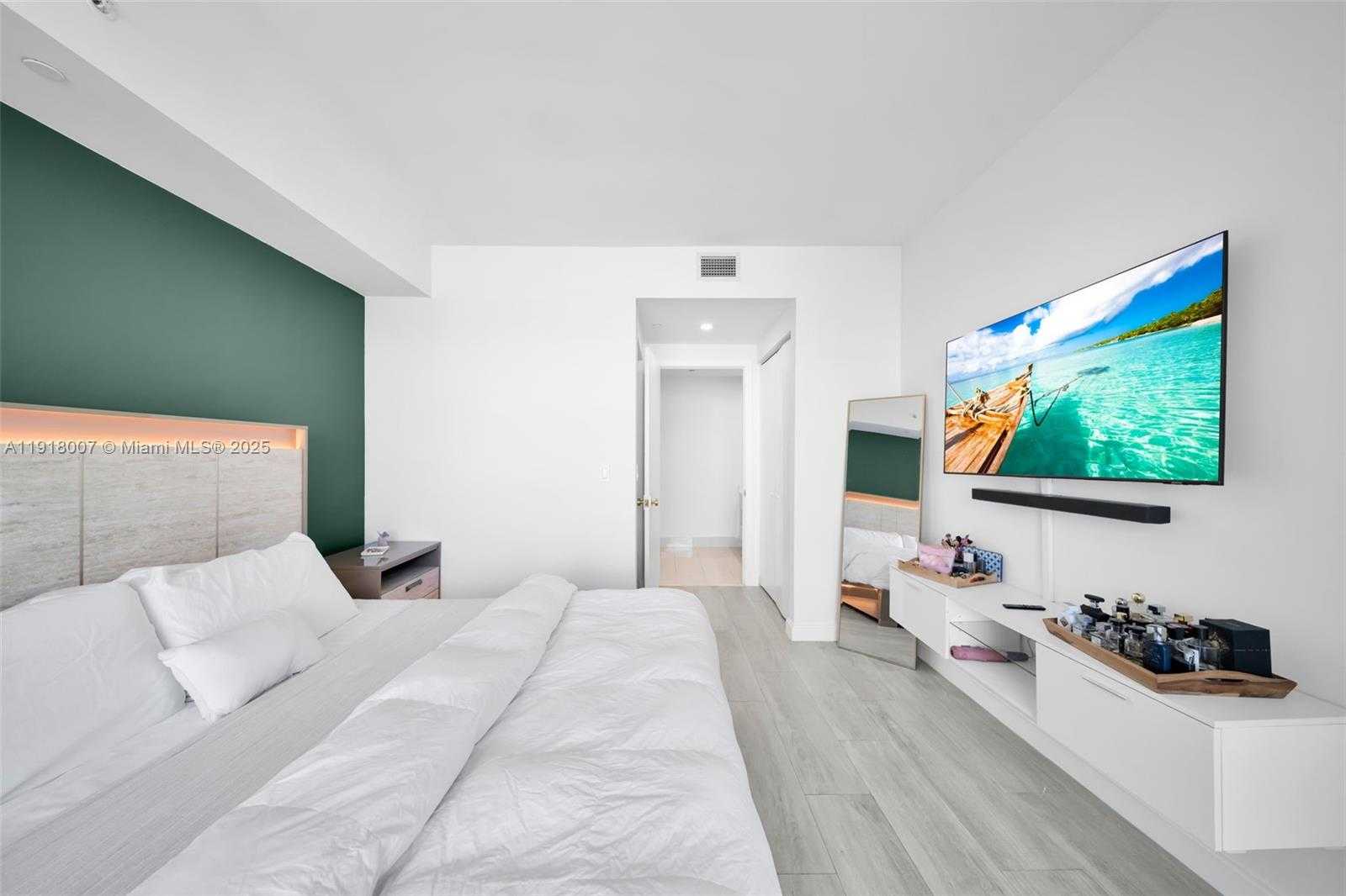 Small Image of 45 SOUTH WEST 9TH ST #3909, Miami Number 20