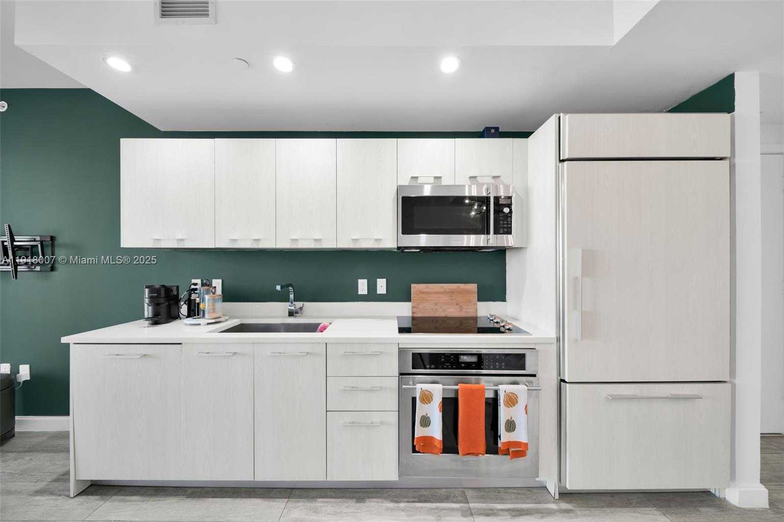 Small Image of 45 SOUTH WEST 9TH ST #3909, Miami Number 3