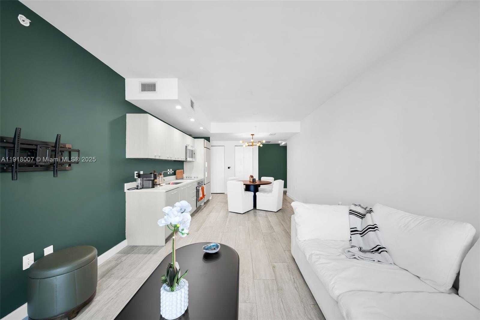 Small Image of 45 SOUTH WEST 9TH ST #3909, Miami Number 9