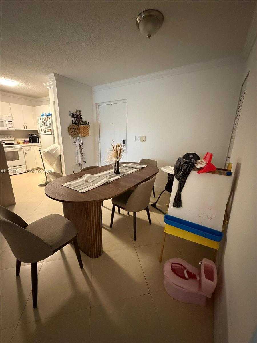 Small Image of Doral Number 12