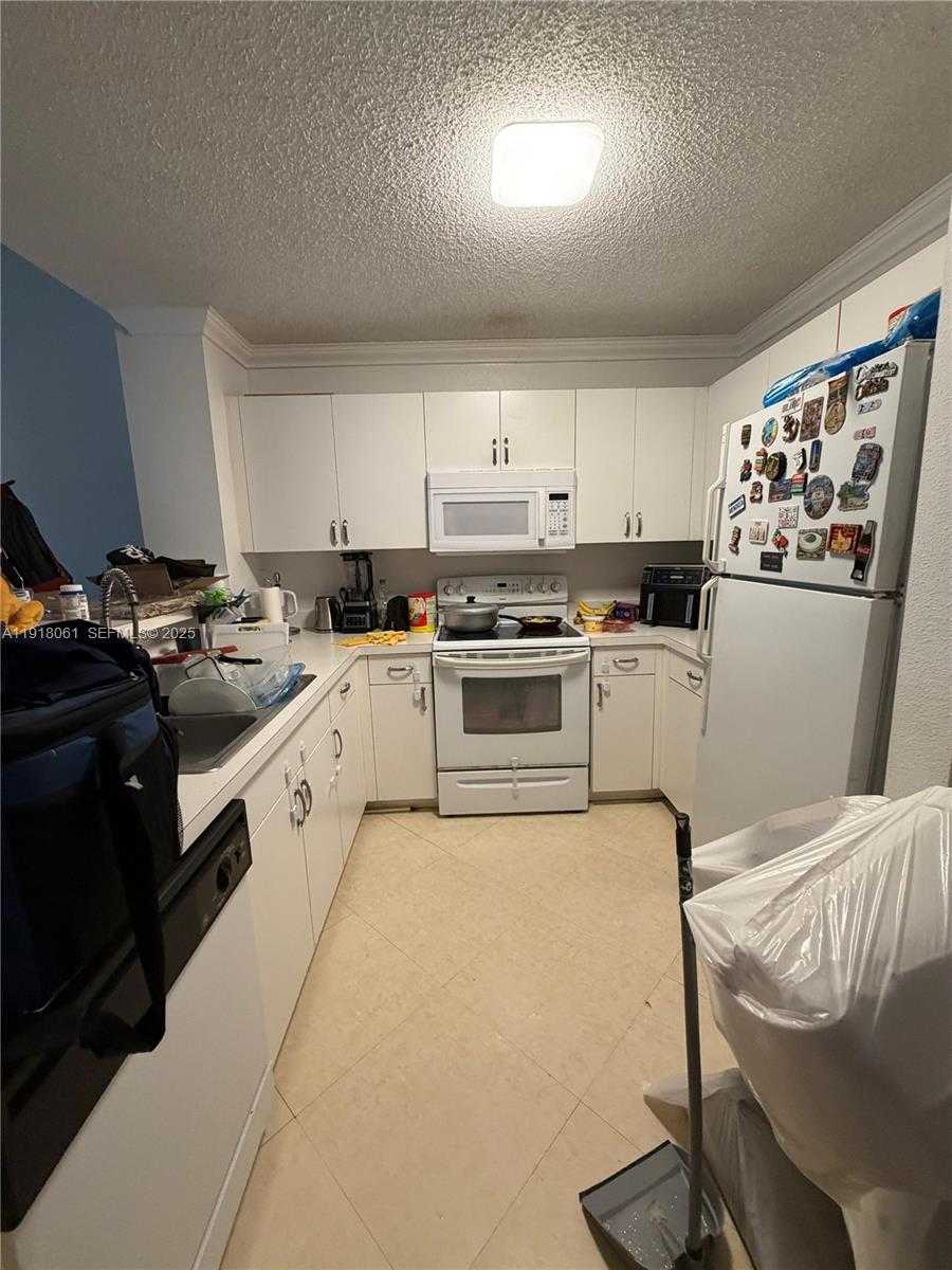 Small Image of Doral Number 13