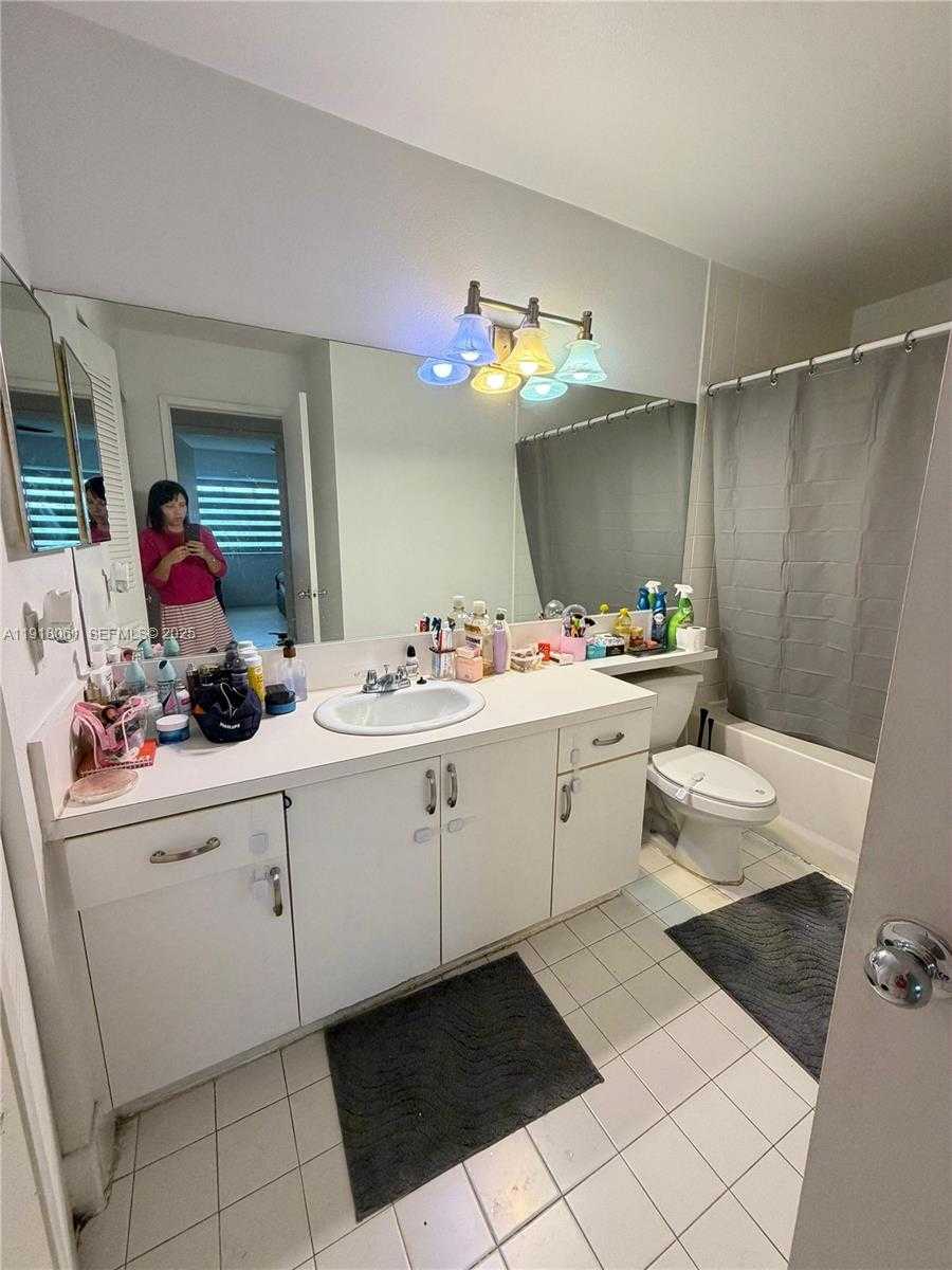 Small Image of Doral Number 18