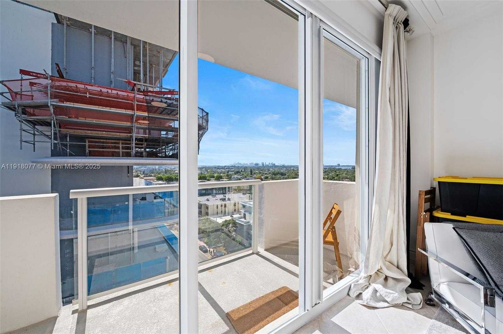 Imagen de Pequeño Objeto