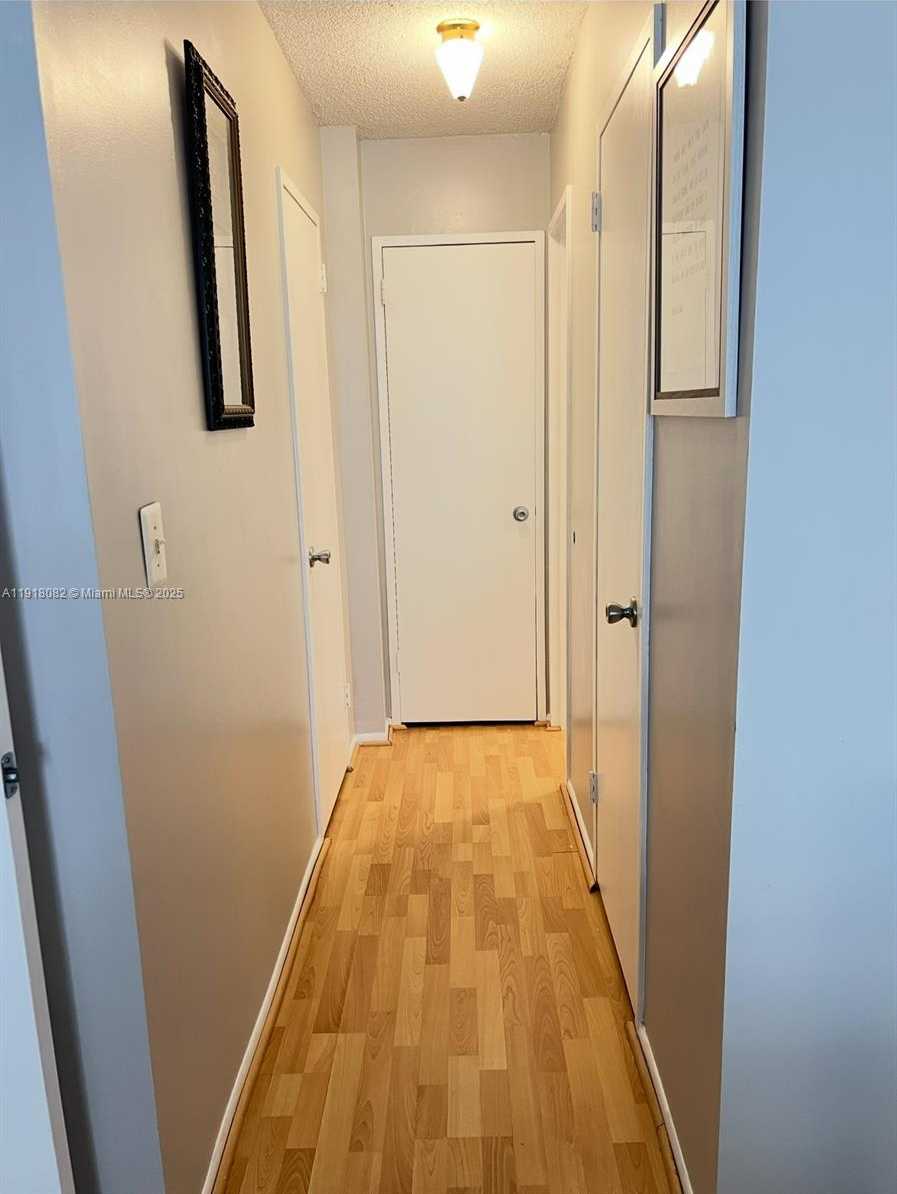 Small Image of 1228 WEST AVE #911, Miami Beach Number 19