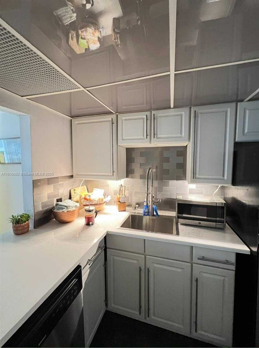 Small Image of 1228 WEST AVE #911, Miami Beach Number 4