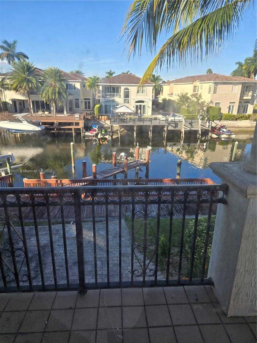 Small Image of 933 NORTH HARBOR VW N, Hollywood Number 10