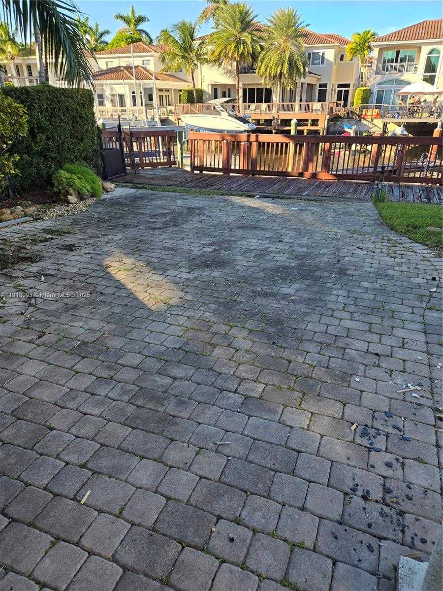 Small Image of 933 NORTH HARBOR VW N, Hollywood Number 11