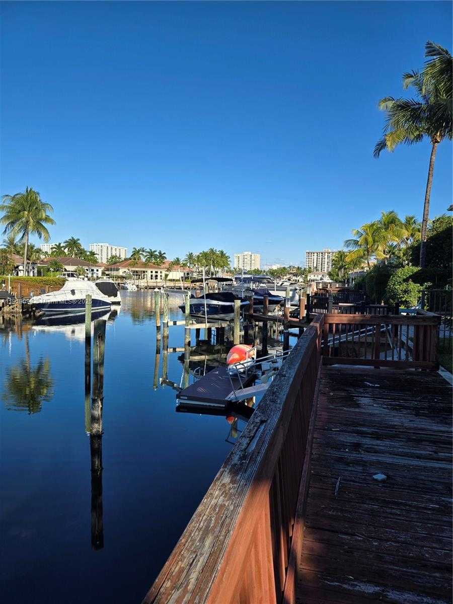 Small Image of 933 NORTH HARBOR VW N, Hollywood Number 12