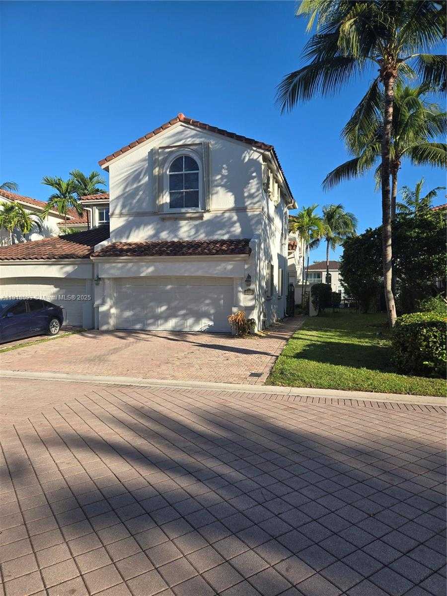 Small Image of 933 NORTH HARBOR VW N, Hollywood Number 3