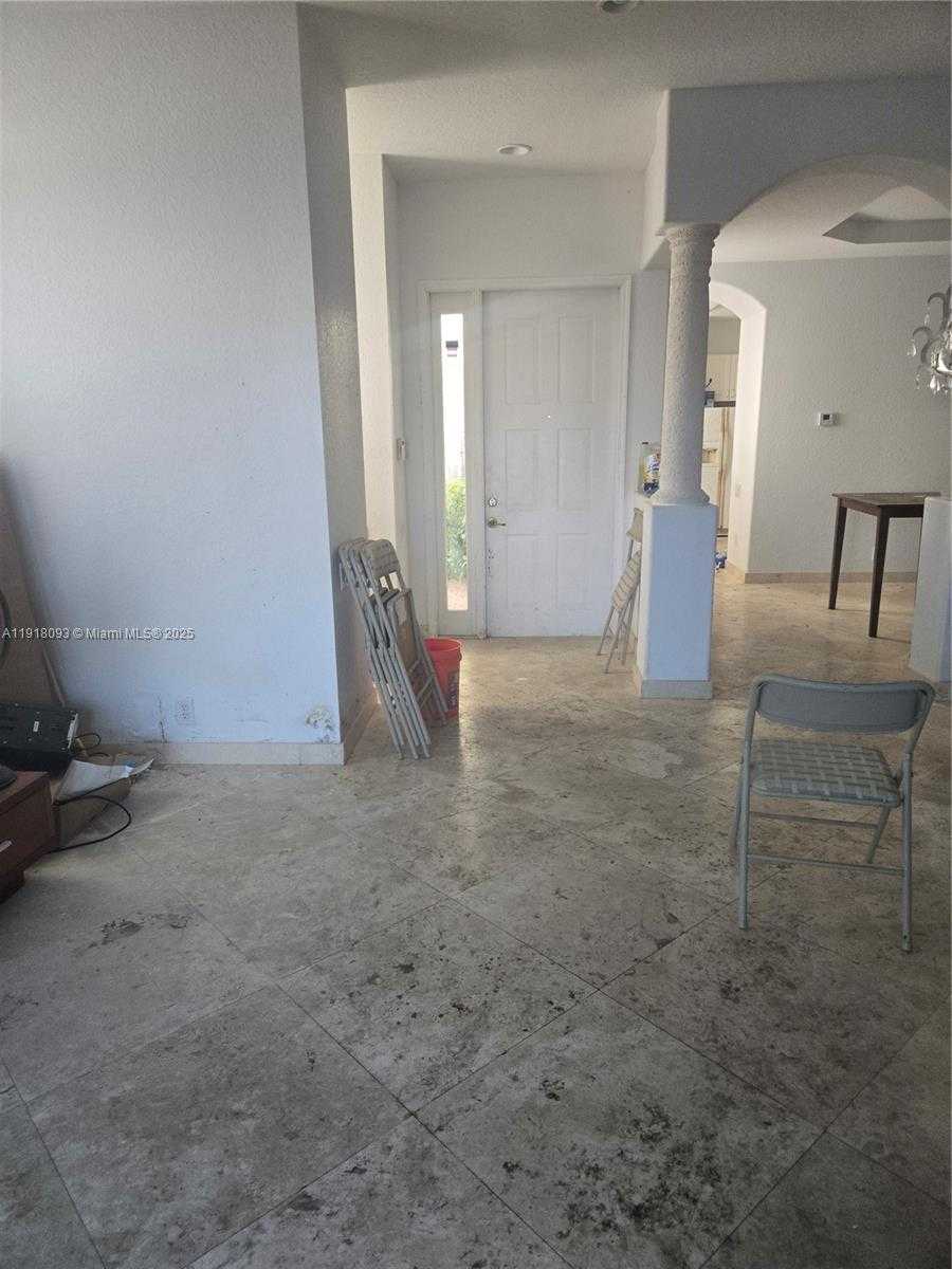 Small Image of 933 NORTH HARBOR VW N, Hollywood Number 5