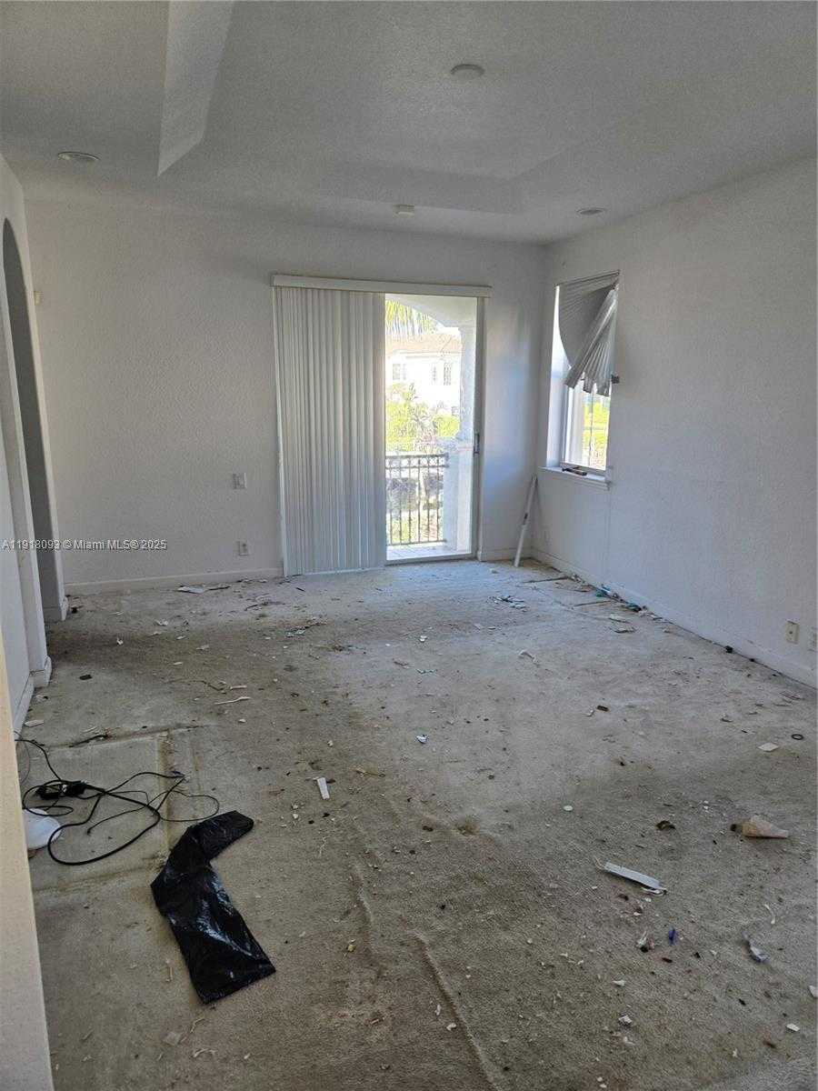 Small Image of 933 NORTH HARBOR VW N, Hollywood Number 7