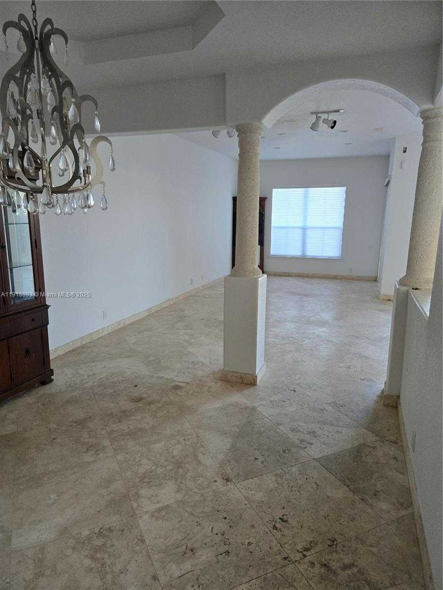 Small Image of 933 NORTH HARBOR VW N, Hollywood Number 9