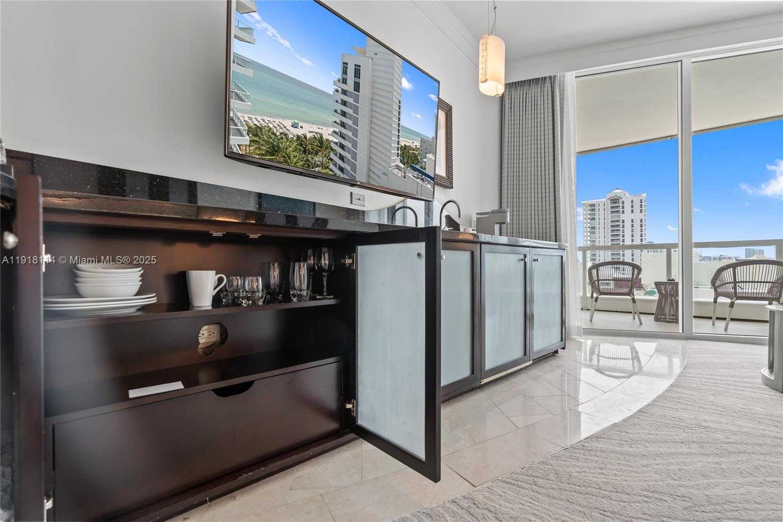 Small Image of 4391 COLLINS AVE #1118, Miami Beach Number 12