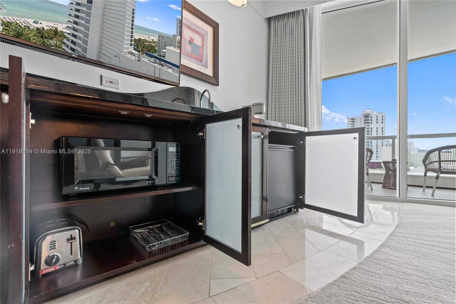 Small Image of 4391 COLLINS AVE #1118, Miami Beach Number 13