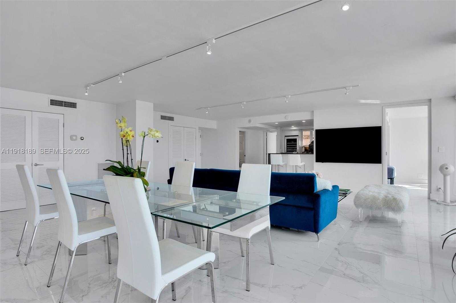 Small Image of 2655 COLLINS AVE #PH06/08, Miami Beach Number 13