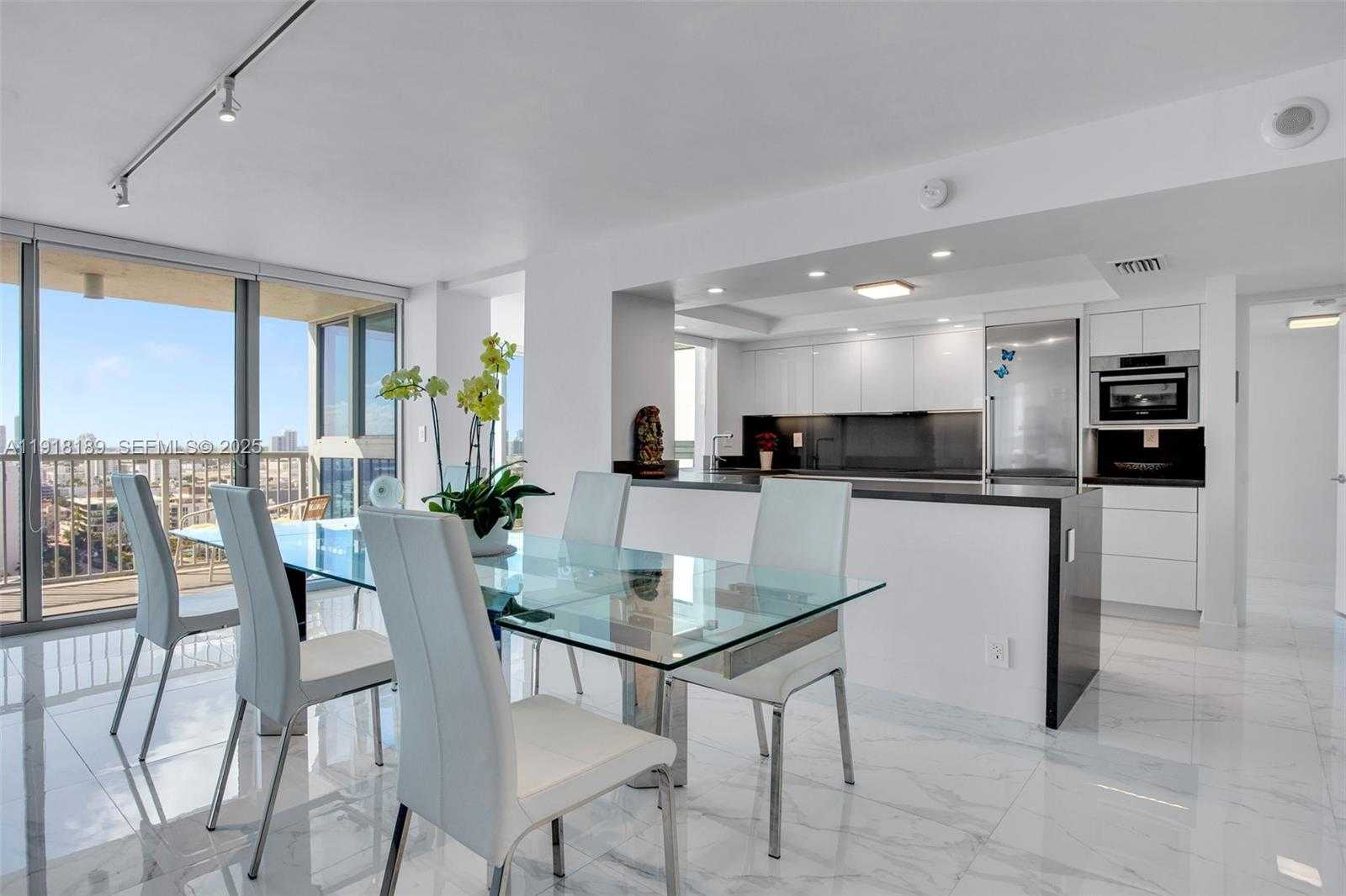 Small Image of 2655 COLLINS AVE #PH06/08, Miami Beach Number 14