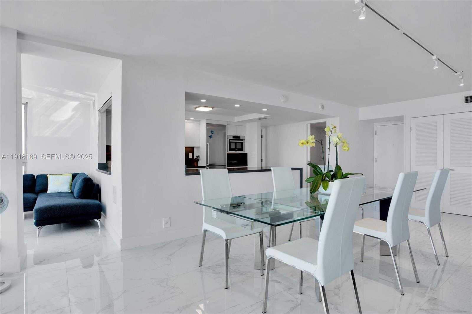 Small Image of 2655 COLLINS AVE #PH06/08, Miami Beach Number 15