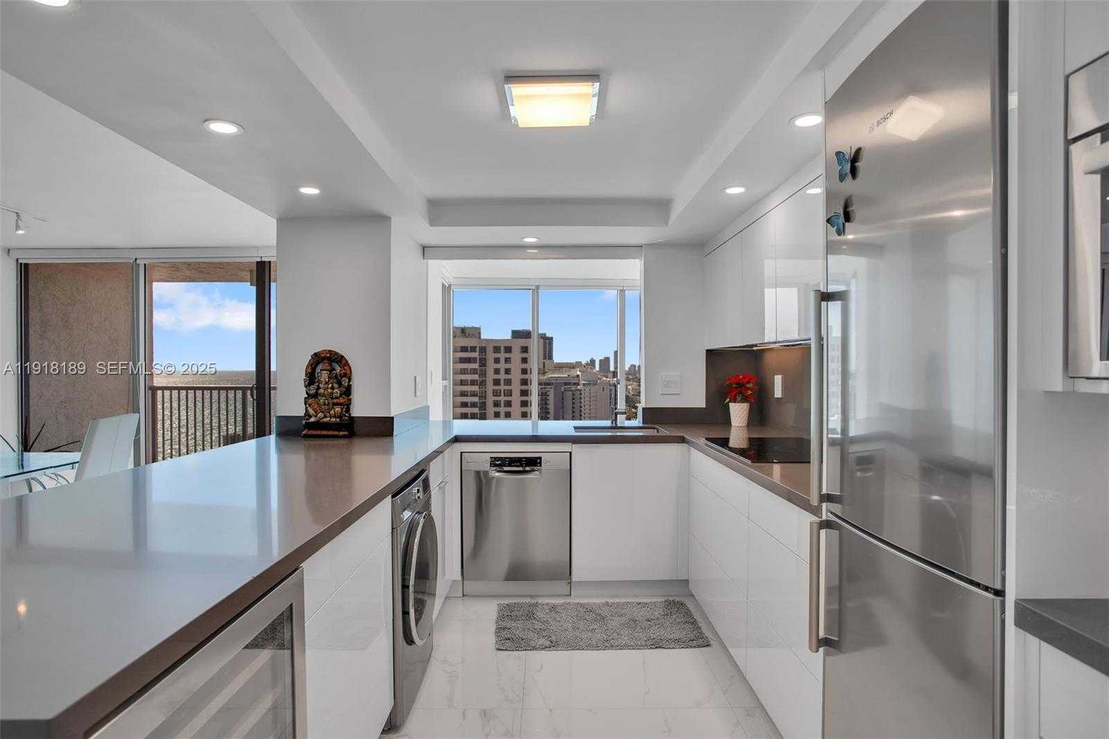 Small Image of 2655 COLLINS AVE #PH06/08, Miami Beach Number 18