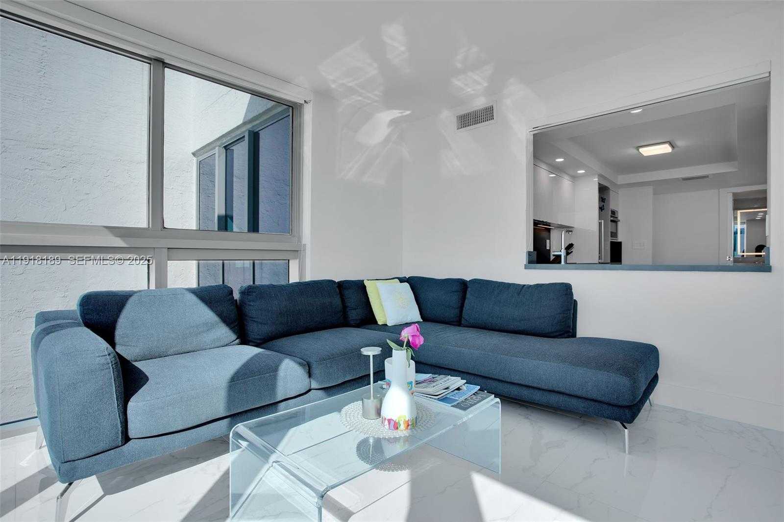 Small Image of 2655 COLLINS AVE #PH06/08, Miami Beach Number 20