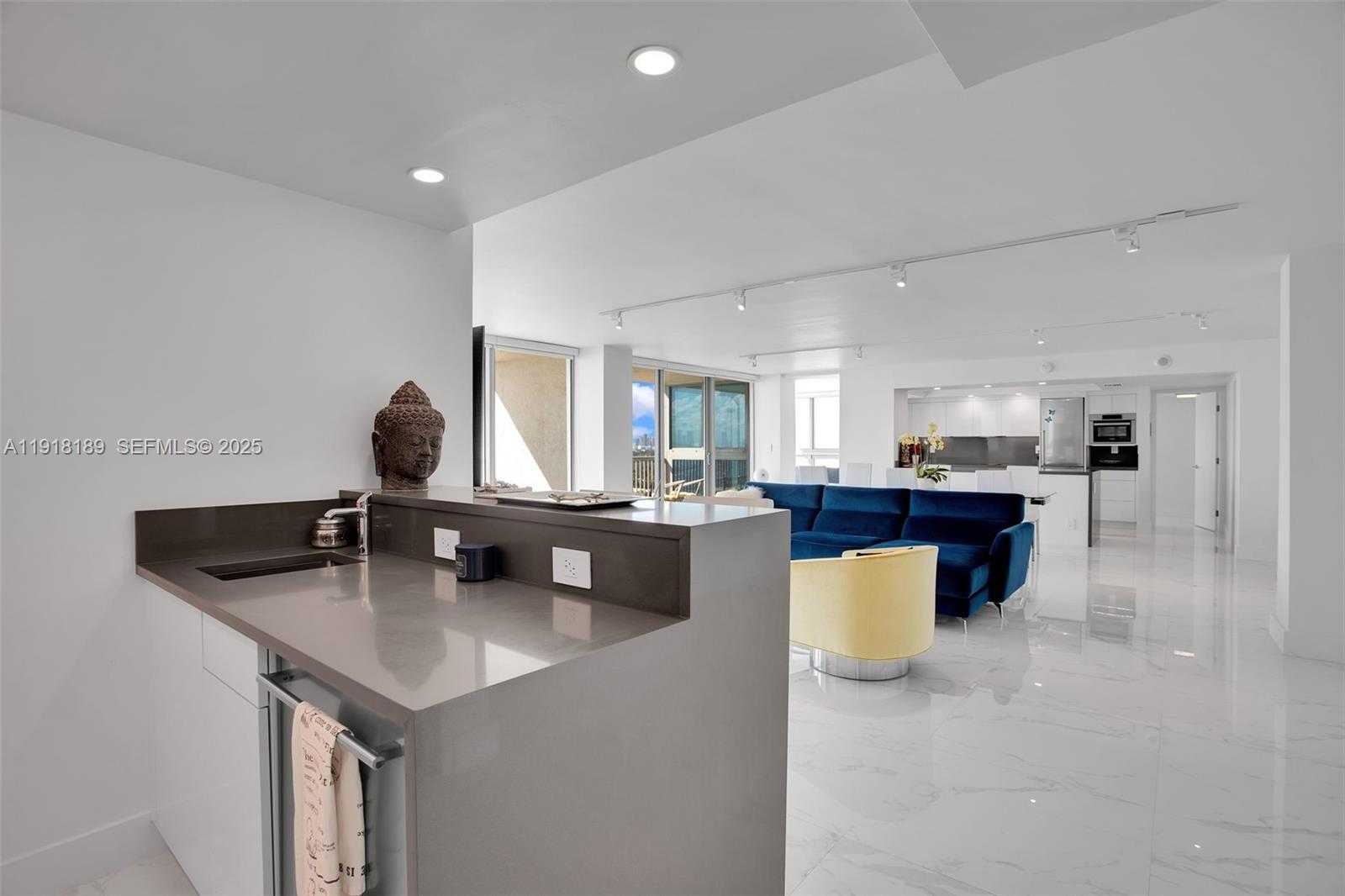 Small Image of 2655 COLLINS AVE #PH06/08, Miami Beach Number 22