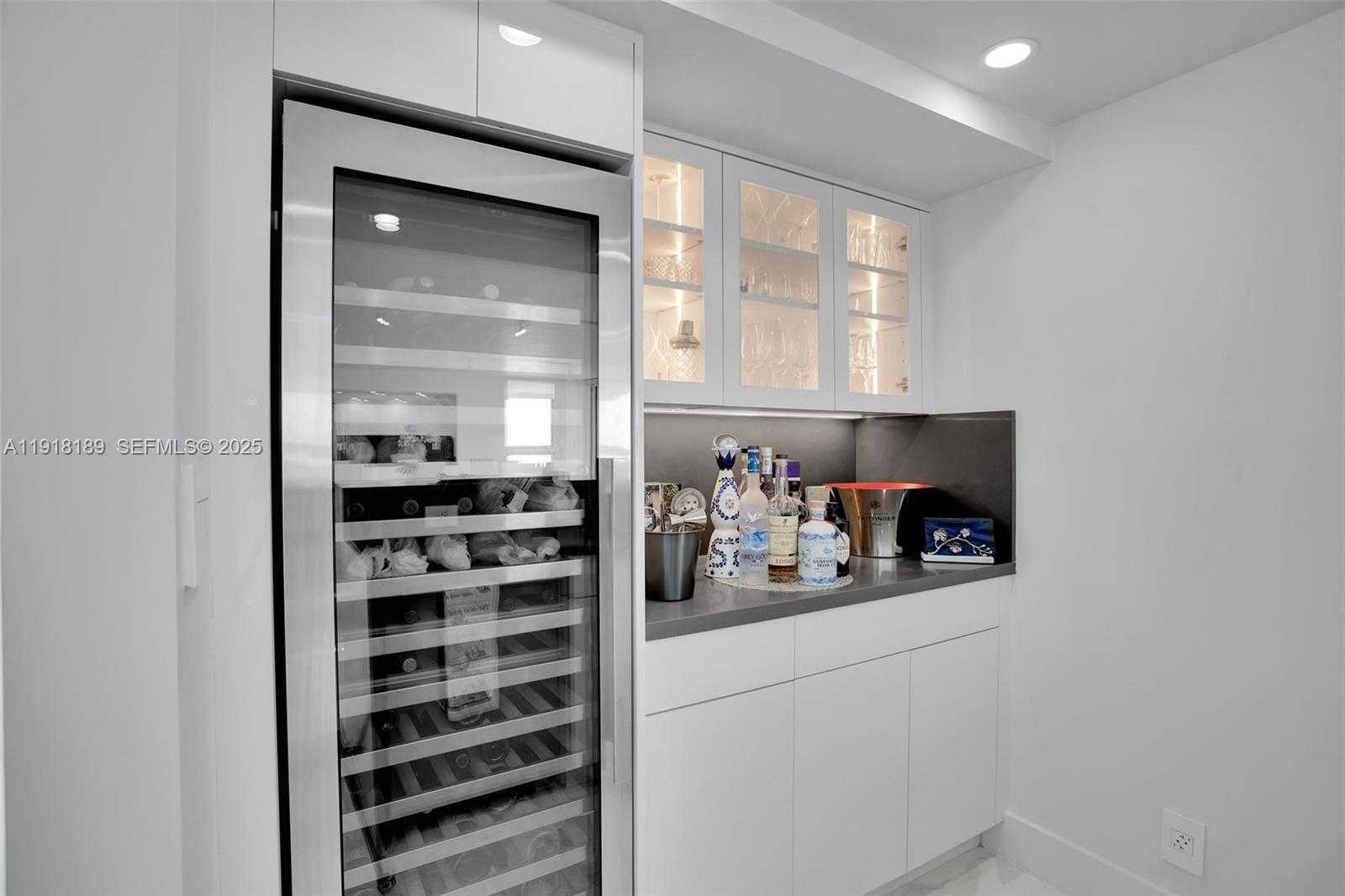 Small Image of 2655 COLLINS AVE #PH06/08, Miami Beach Number 23