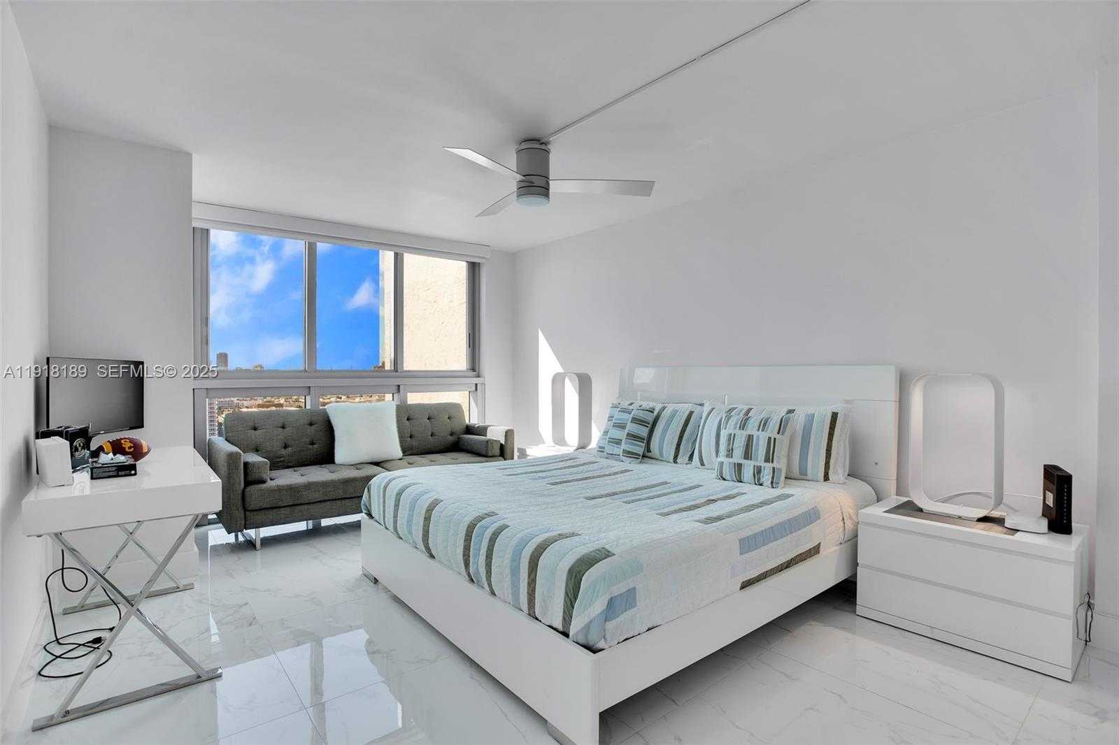 Small Image of 2655 COLLINS AVE #PH06/08, Miami Beach Number 24