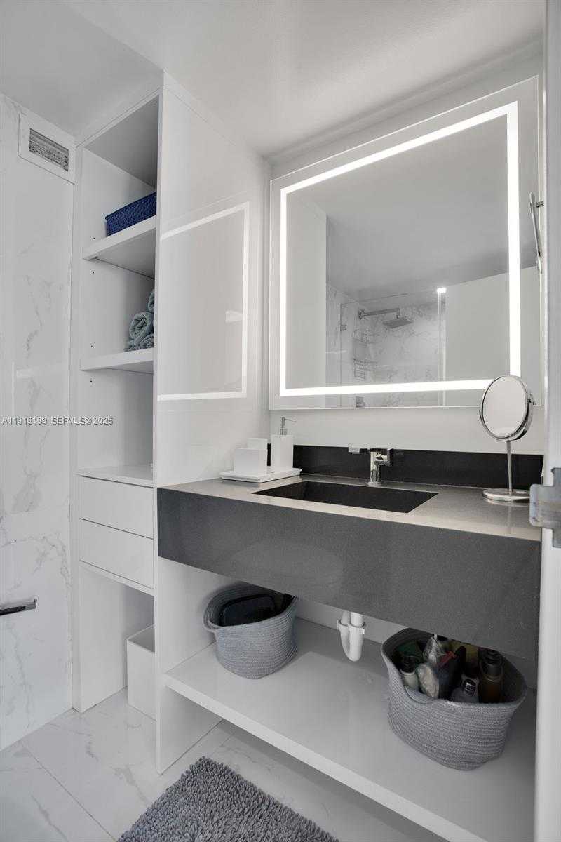 Small Image of 2655 COLLINS AVE #PH06/08, Miami Beach Number 26