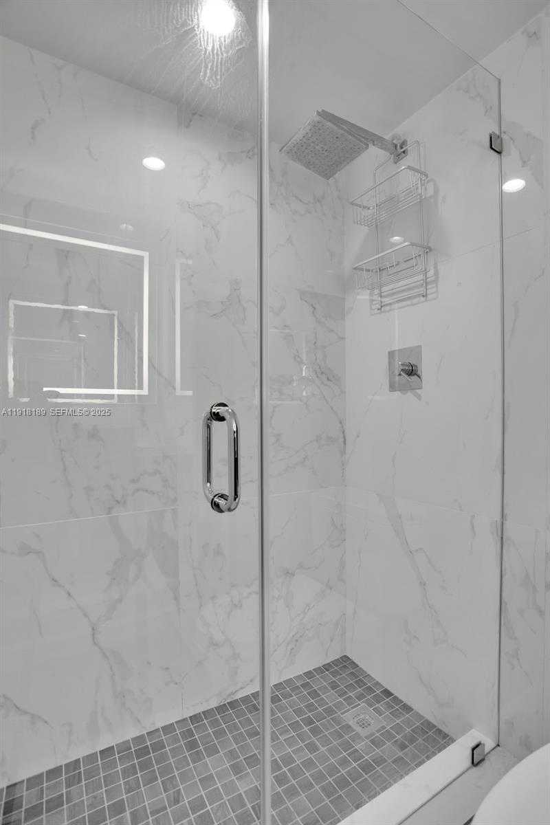 Small Image of 2655 COLLINS AVE #PH06/08, Miami Beach Number 27