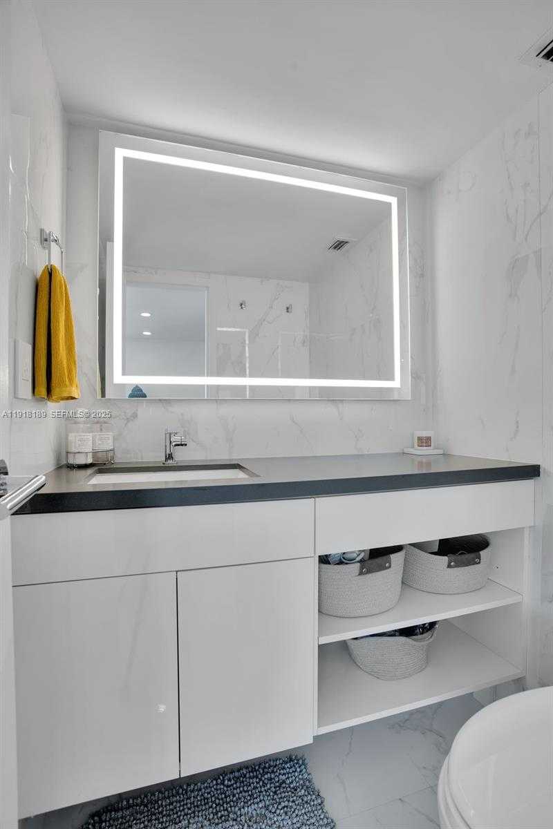 Small Image of 2655 COLLINS AVE #PH06/08, Miami Beach Number 29