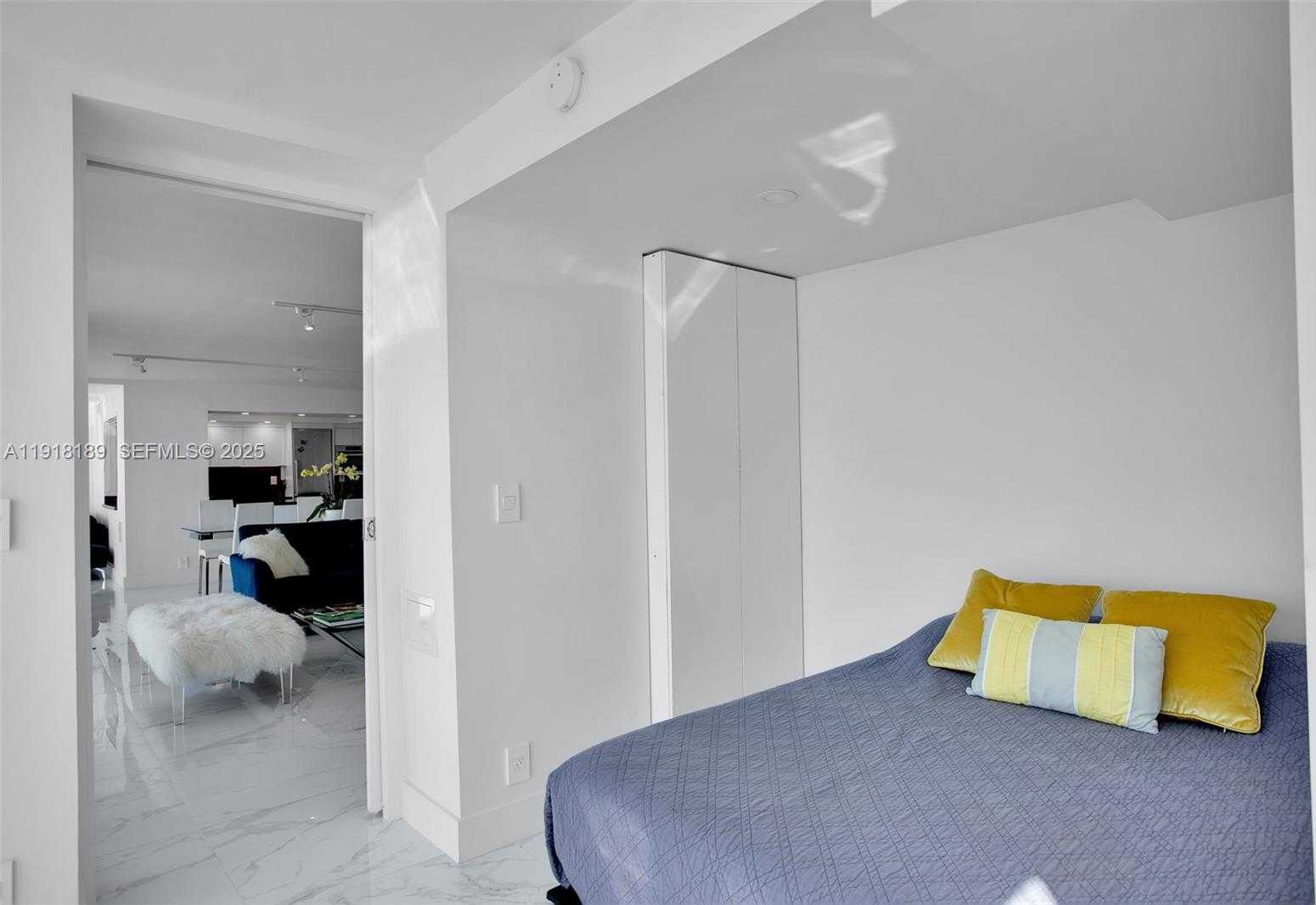 Small Image of 2655 COLLINS AVE #PH06/08, Miami Beach Number 37