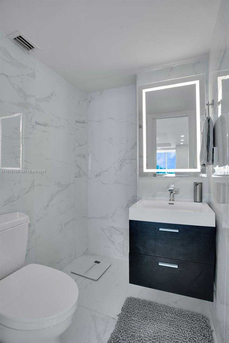 Small Image of 2655 COLLINS AVE #PH06/08, Miami Beach Number 39