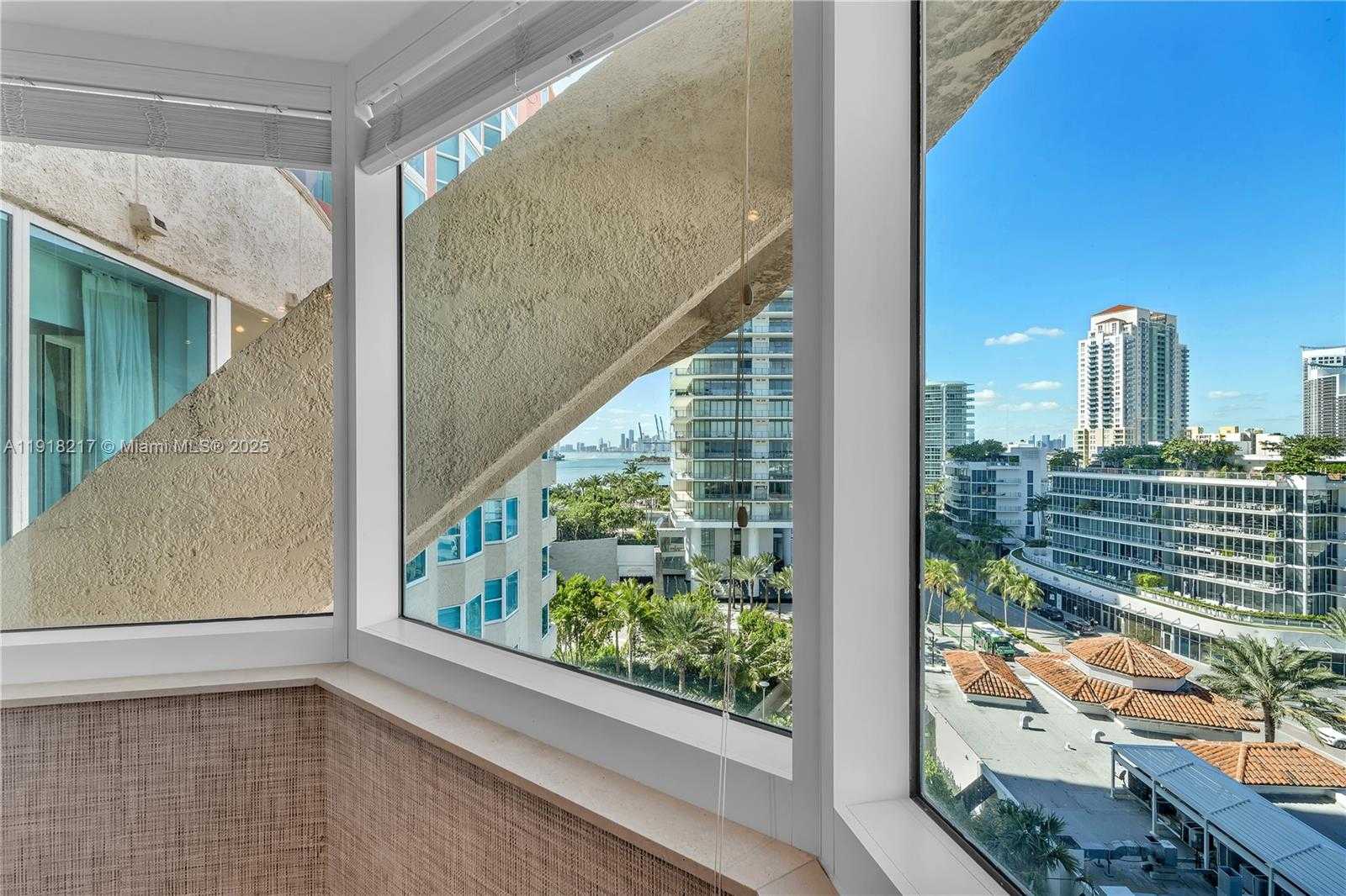 Small Image of 300 SOUTH POINTE DR #906, Miami Beach Number 13