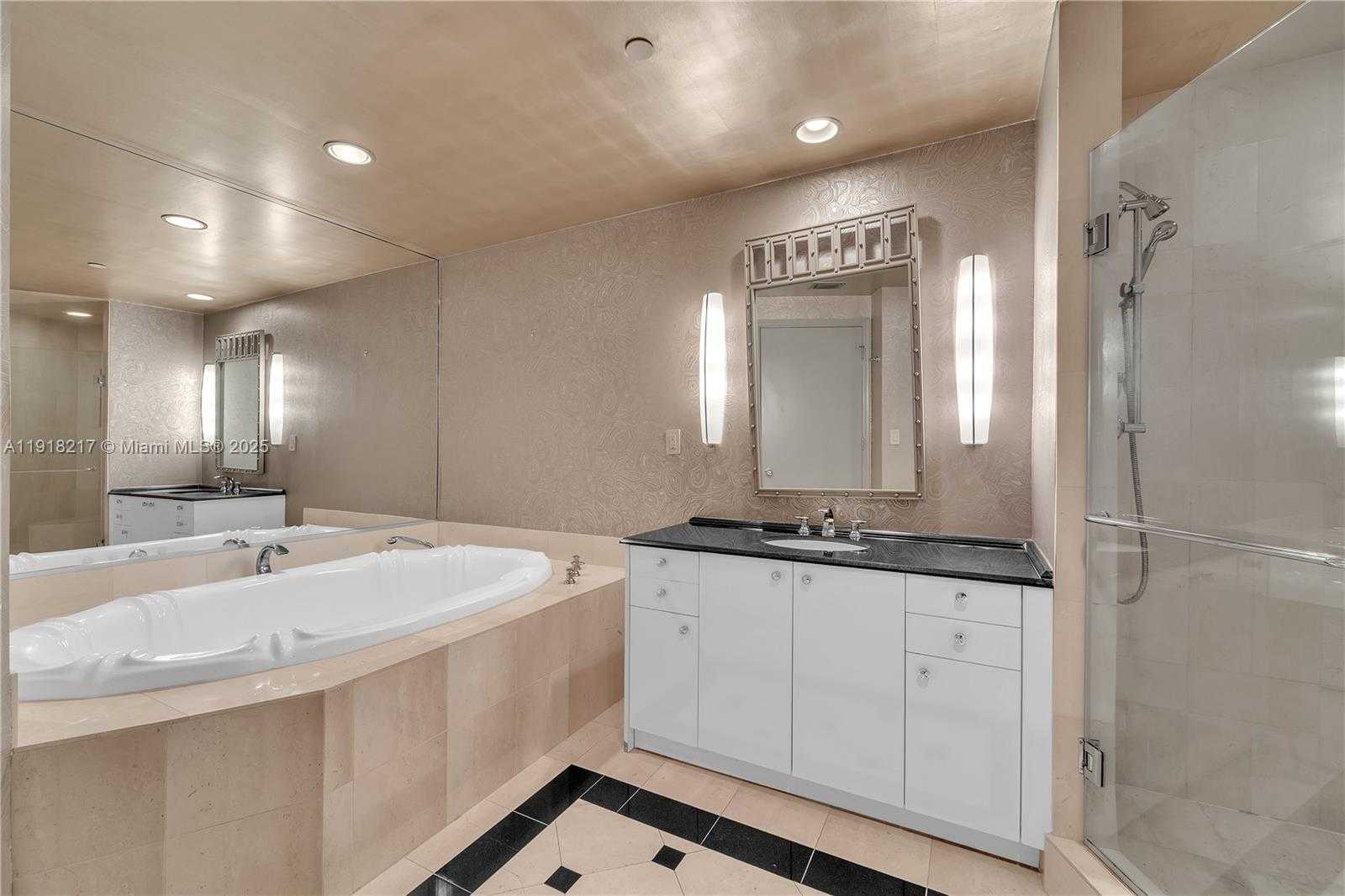 Small Image of 300 SOUTH POINTE DR #906, Miami Beach Number 16