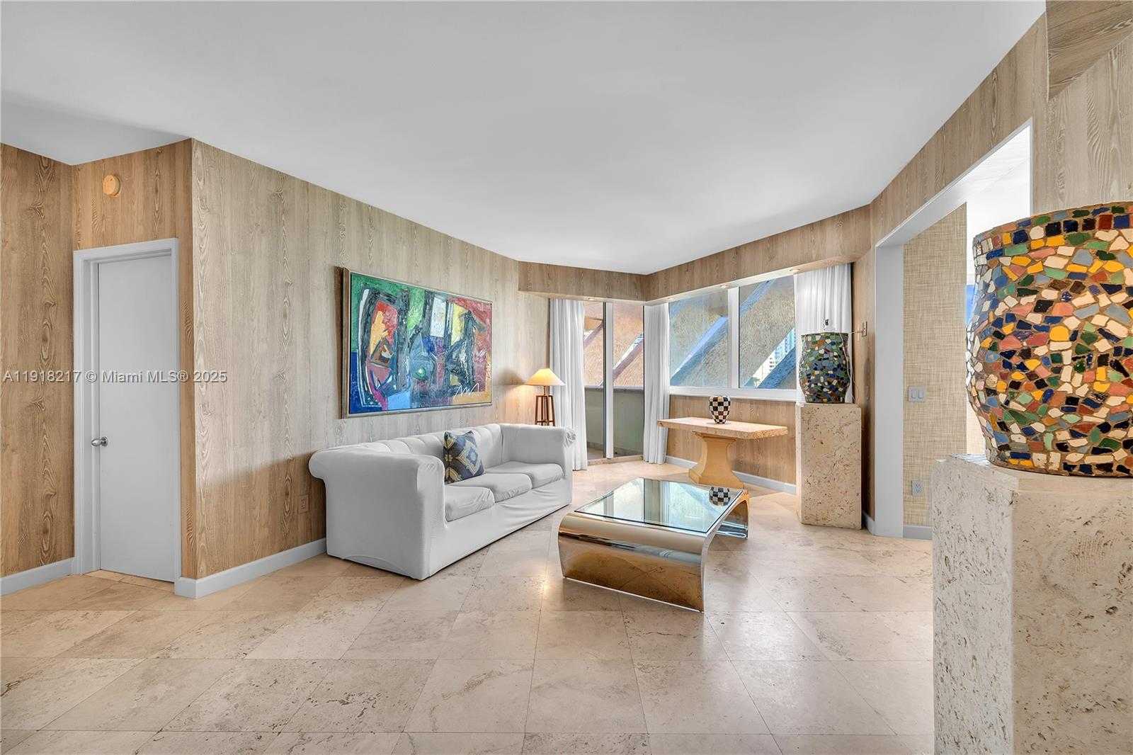 Small Image of 300 SOUTH POINTE DR #906, Miami Beach Number 2