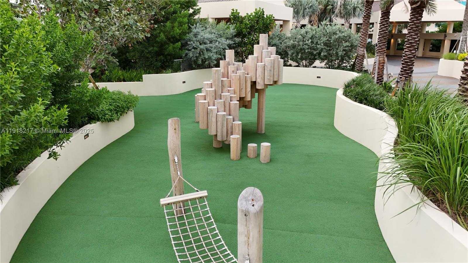 Small Image of 300 SOUTH POINTE DR #906, Miami Beach Number 41