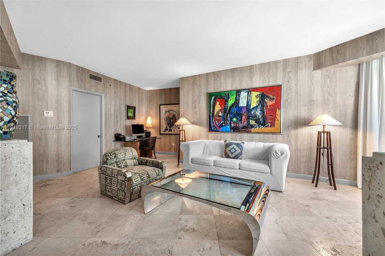Small Image of 300 SOUTH POINTE DR #906, Miami Beach Number 5