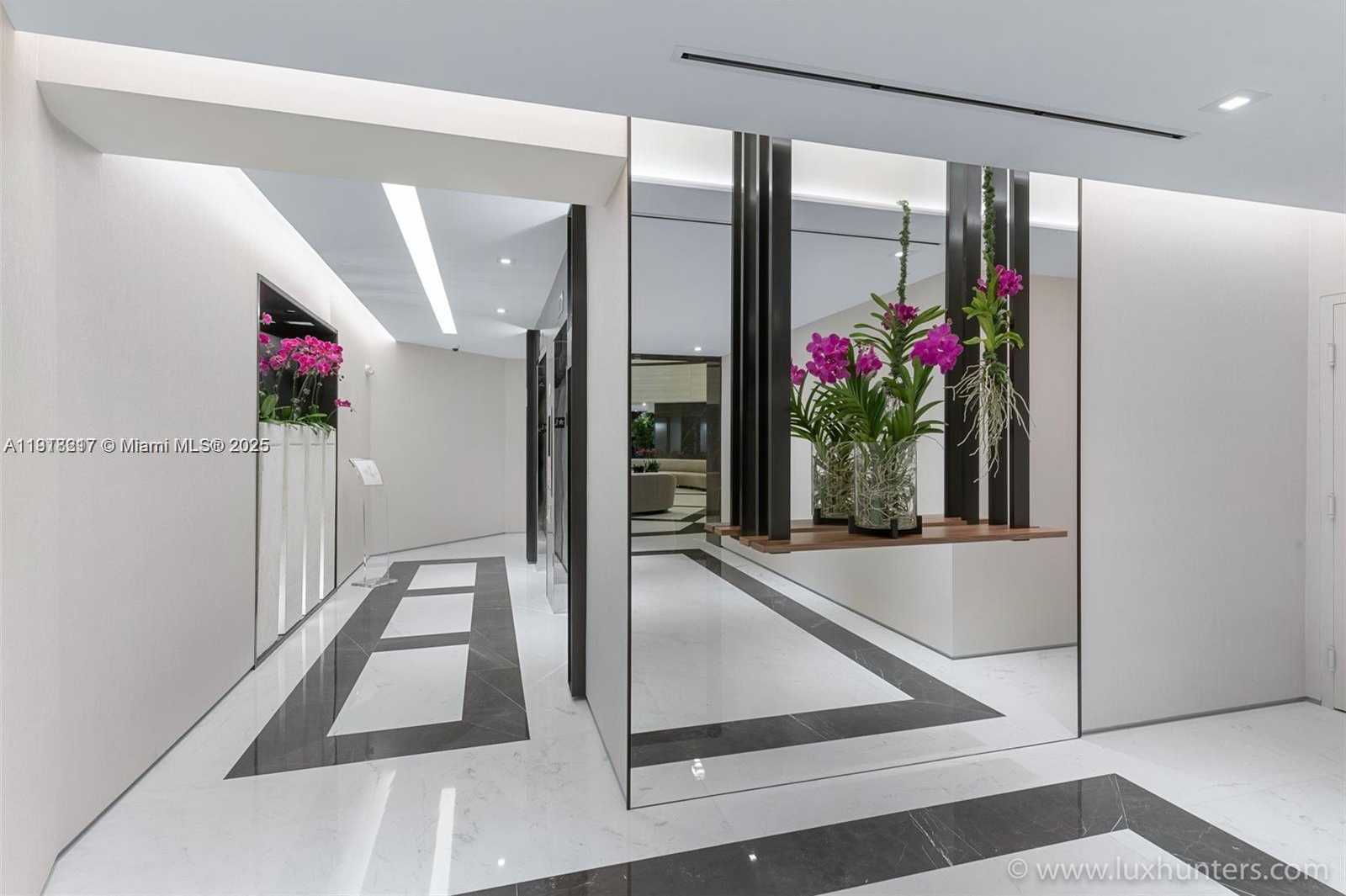 Small Image of 300 SOUTH POINTE DR #906, Miami Beach Number 54