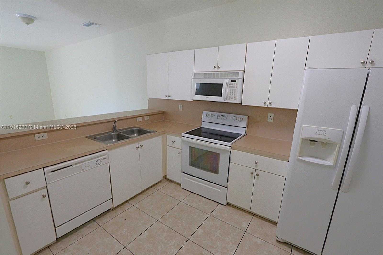 Small Image of 15276 SOUTH WEST 88TH TER, Miami Number 4