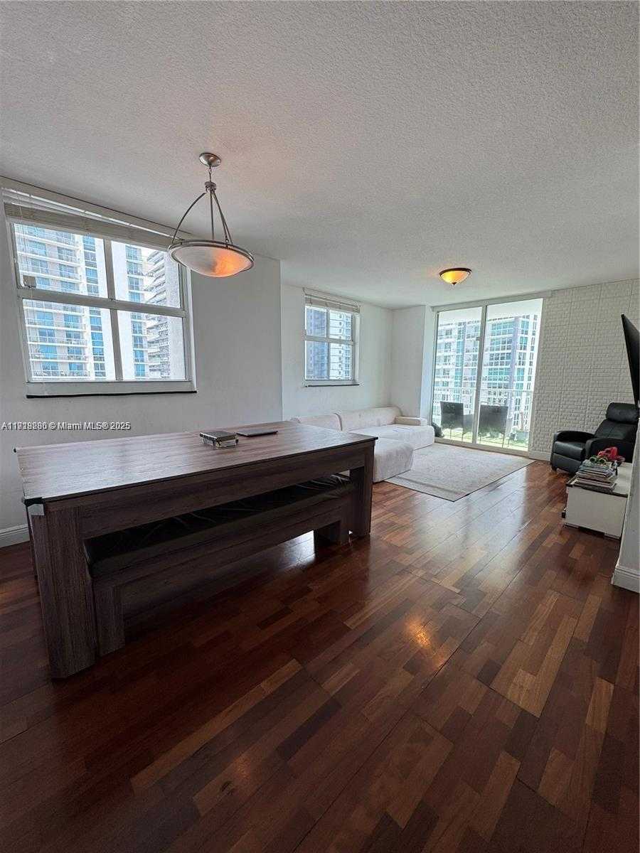 Small Image of 1250 SOUTH MIAMI AVE #2214, Miami Number 2