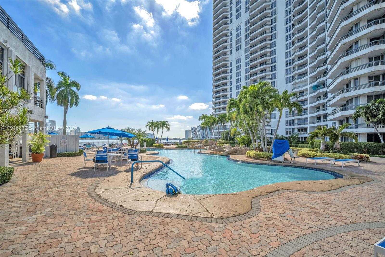 Imagen de Pequeño Objeto