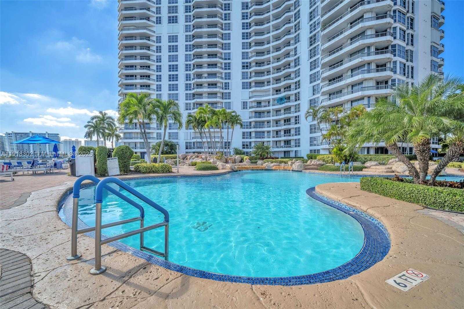 Imagen de Pequeño Objeto