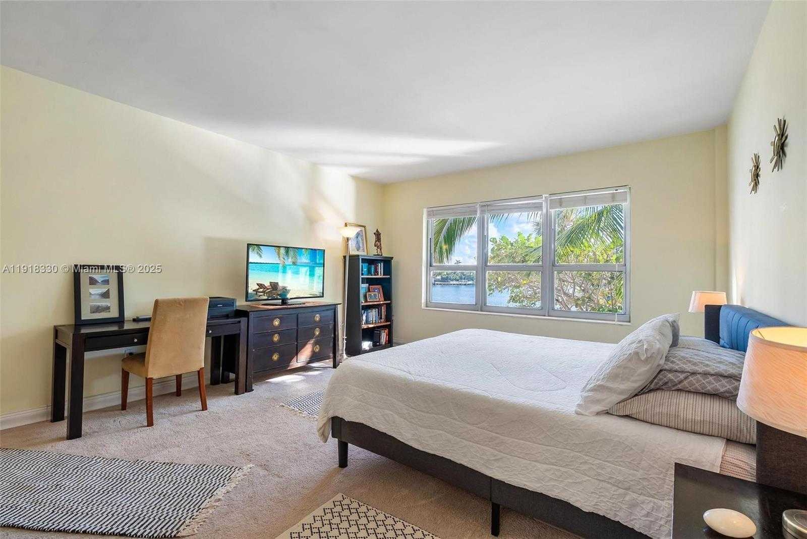 Small Image of 9102 WEST BAY HARBOR DR #2-DW, Bay Harbor Islands Number 17