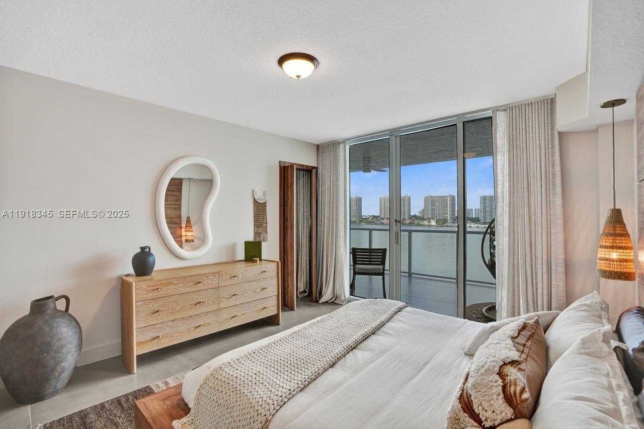 Small Image of 18100 NORTH BAY RD #909, Sunny Isles Beach Number 5