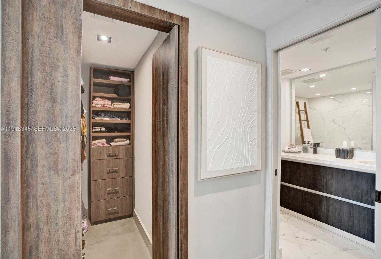 Small Image of 18100 NORTH BAY RD #909, Sunny Isles Beach Number 7