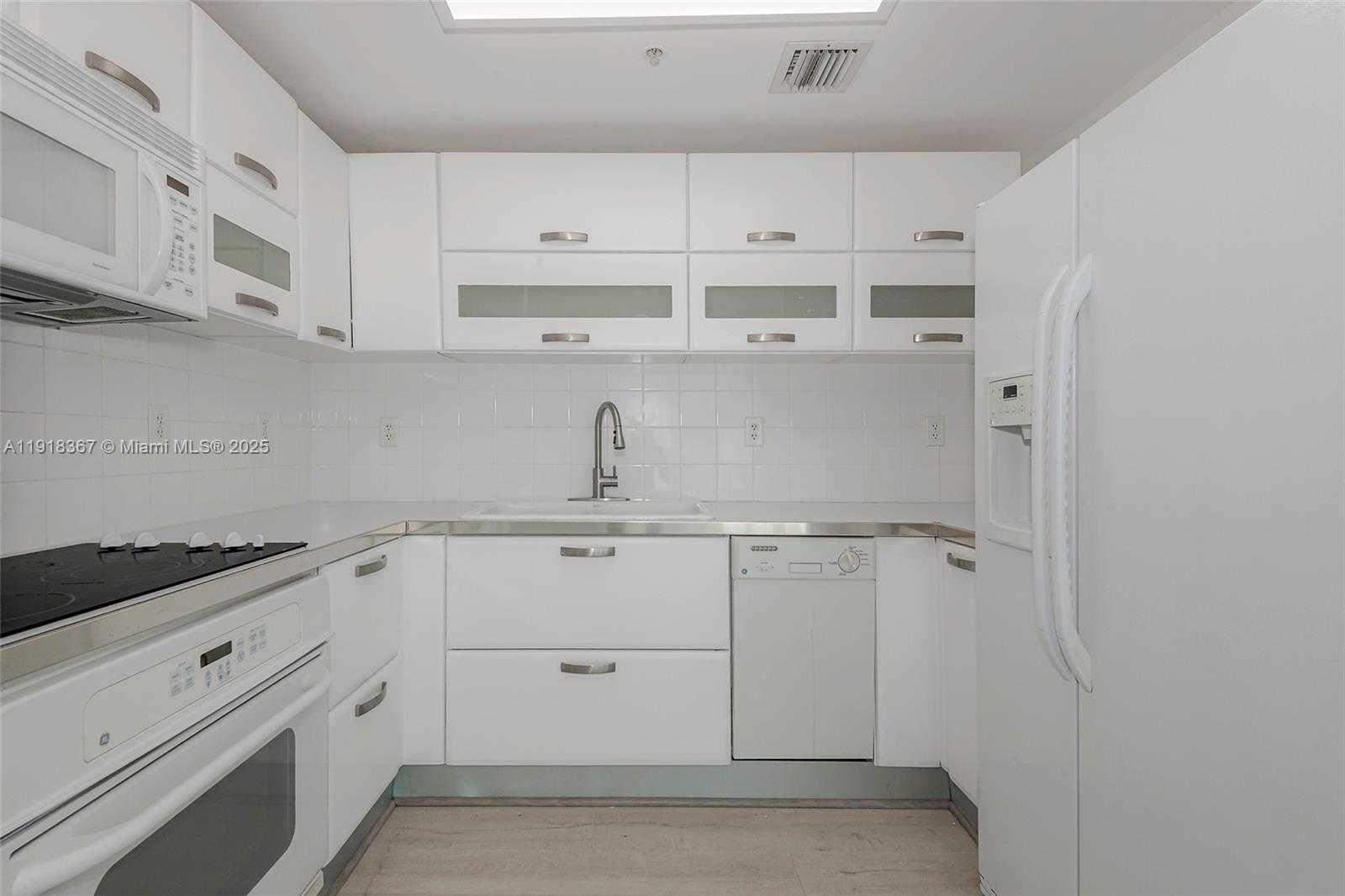 Small Image of 6580 INDIAN CREEK DR #310, Miami Beach Number 12