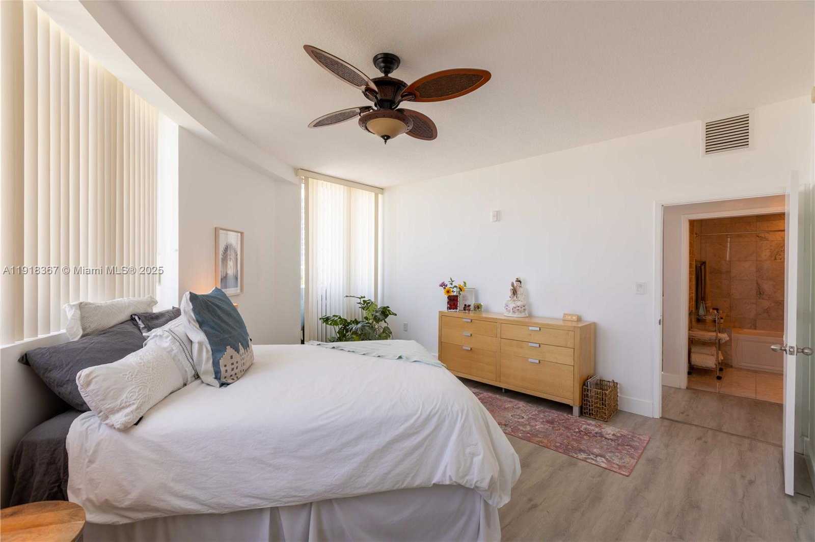 Small Image of 6580 INDIAN CREEK DR #310, Miami Beach Number 23